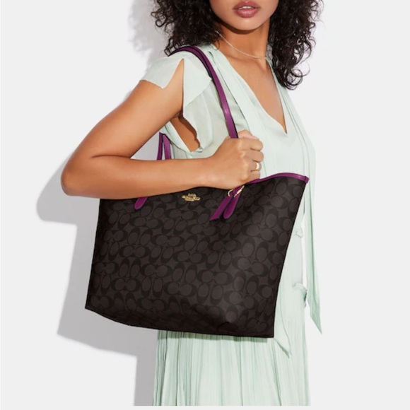 New Magenta and signature matching Coach Tote - Picture 5 of 6